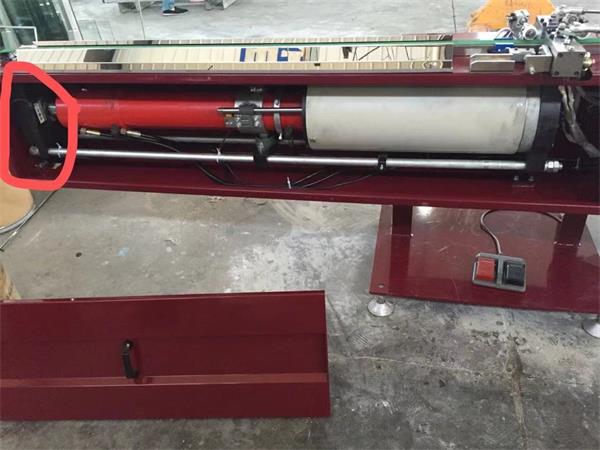 关于密封胶对于中空玻璃自动打胶机的重要性